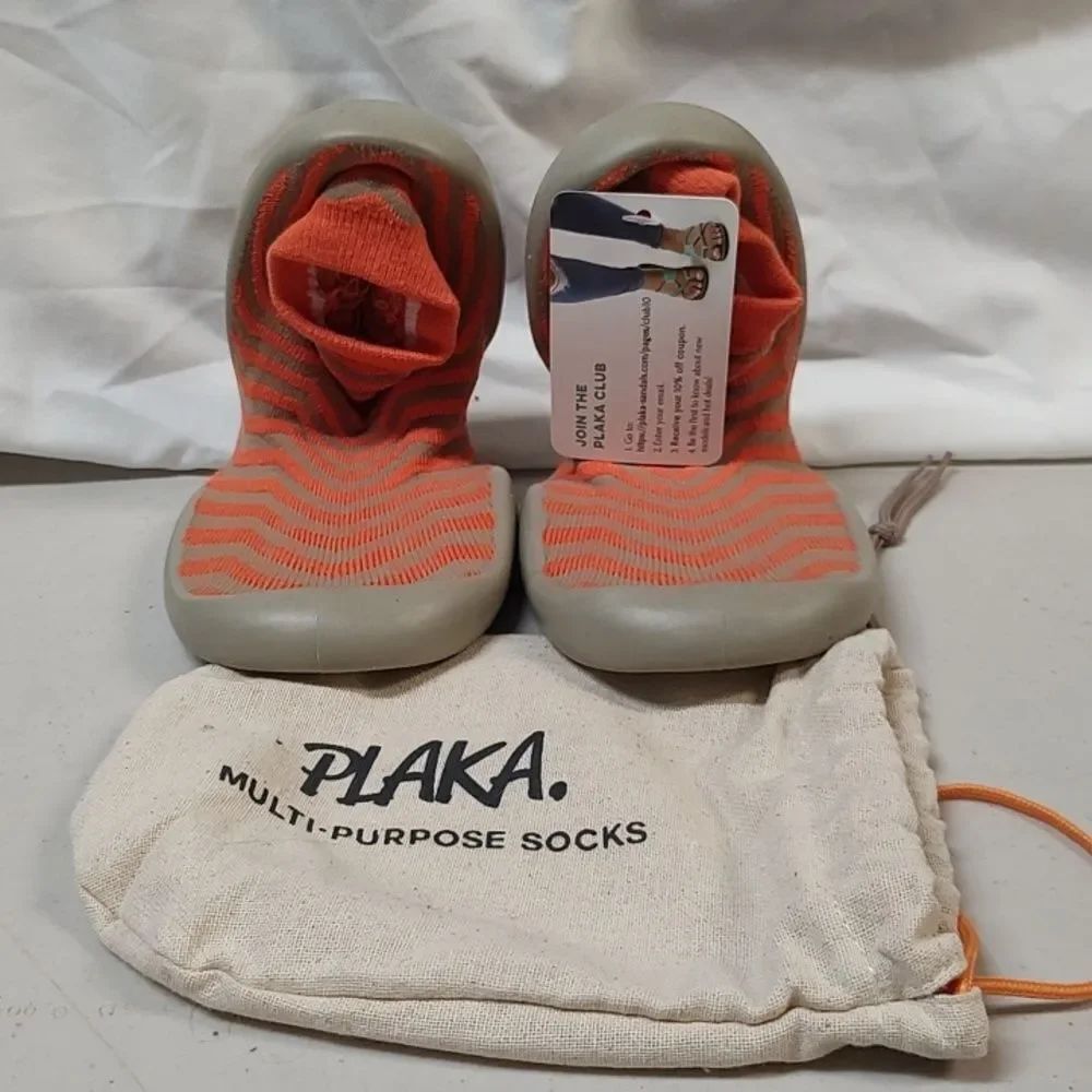 Plaka Women's 9 Travel Multi-Purpose Sock Shoe - New